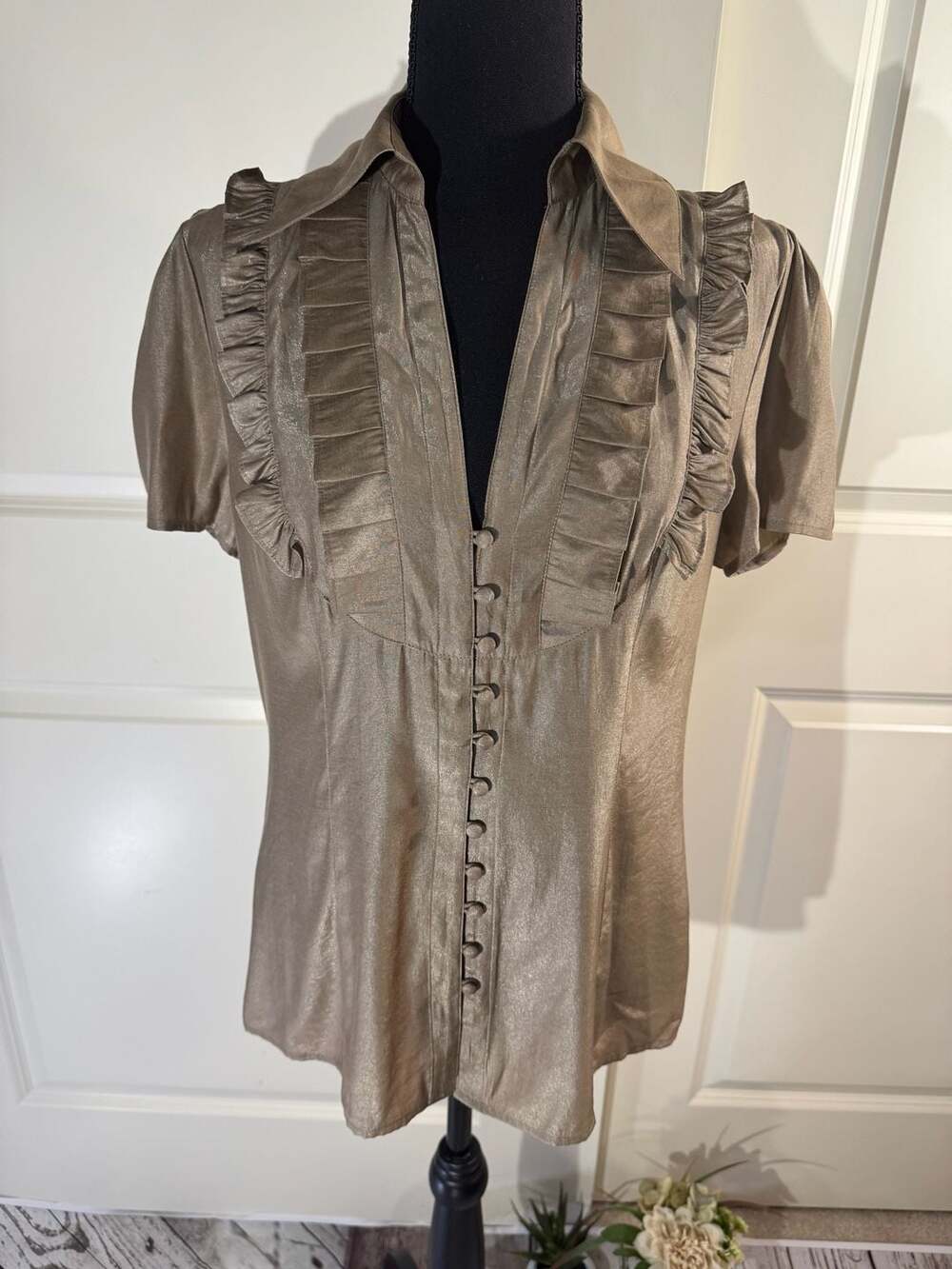 Cache Women's Size M Metallic Bronze Ruffle Front Button Front Blouse